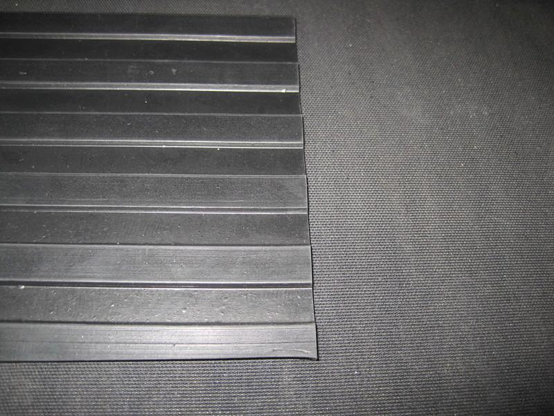 供应宽条纹橡胶板--三河长城橡胶，品质保障，价格优惠