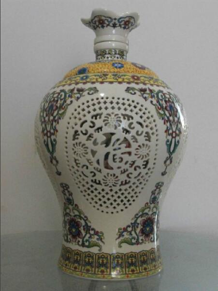 供应5斤装釉中彩镂空陶瓷酒瓶