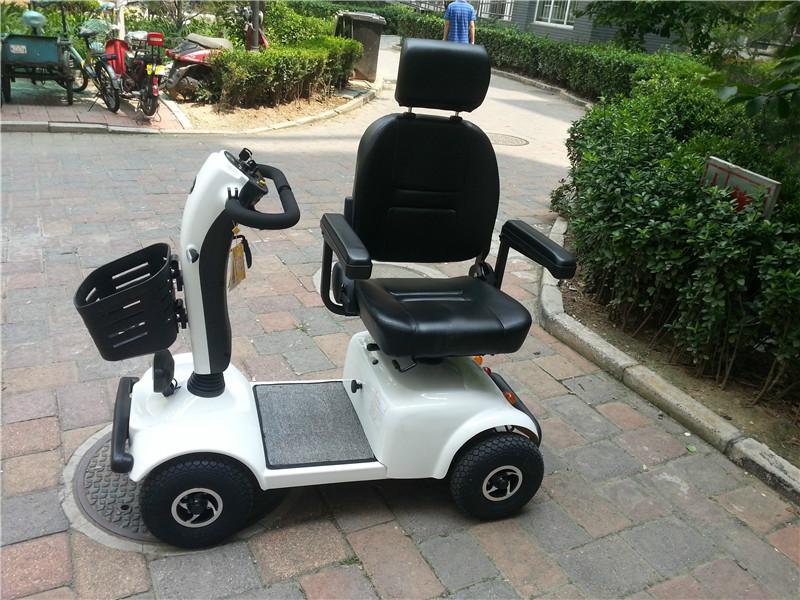 供应上海威之群4025中型电动轮椅代步车